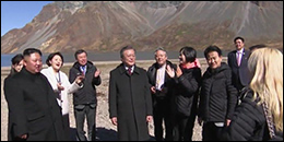 NCCK General Secretary, Rev Lee Hong Jung (in the background), with President Moon and Chairman Kim and their delegations.